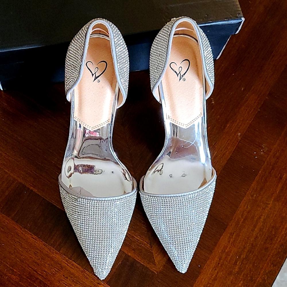 Women's Size 8.5 Silver Rhinestone Windsor Heels